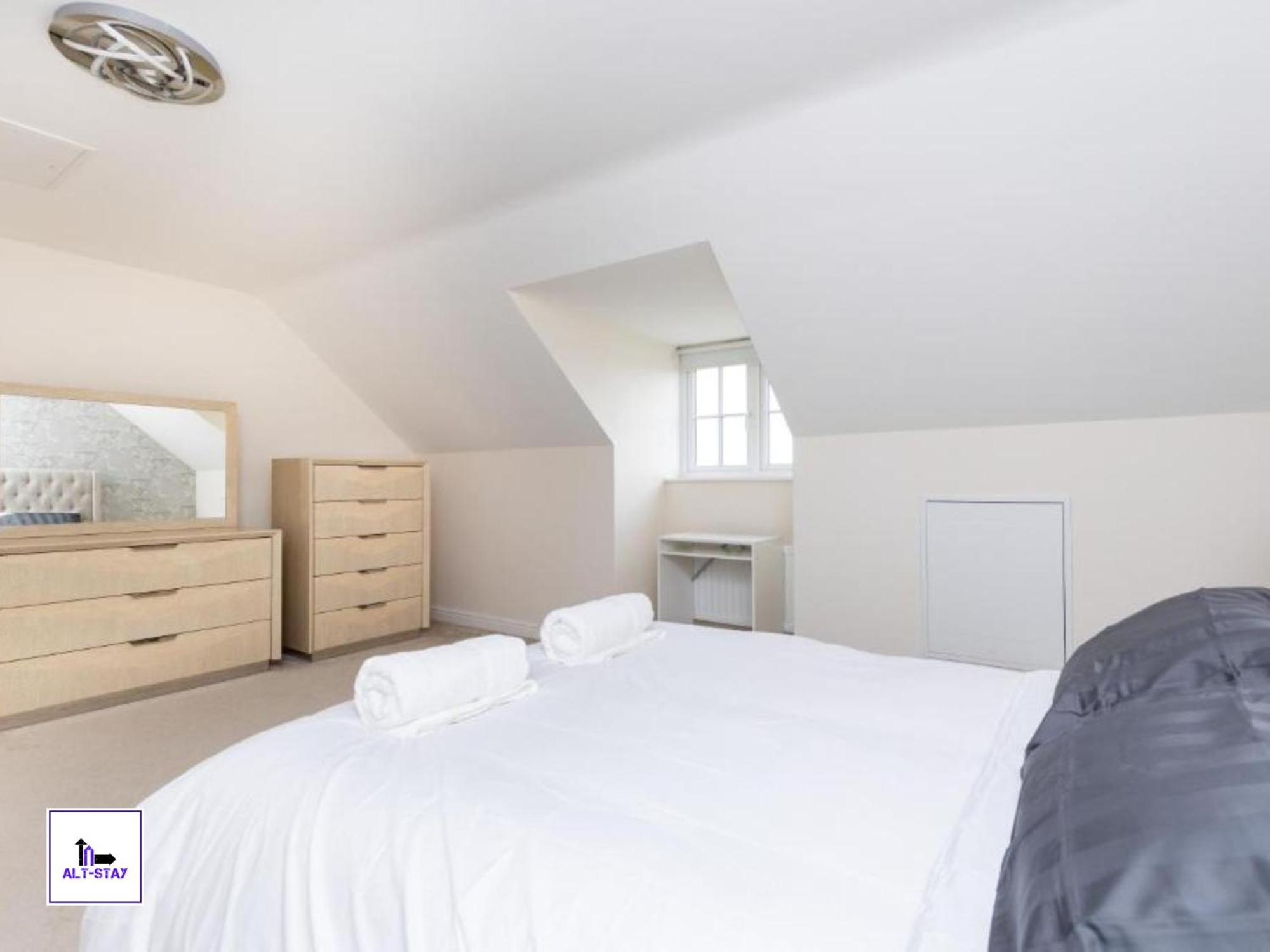 Alt-Stay Accommodation, City Fields - 4 Bed 3 Bath - Contractors & Long Stays Wakefield Ngoại thất bức ảnh